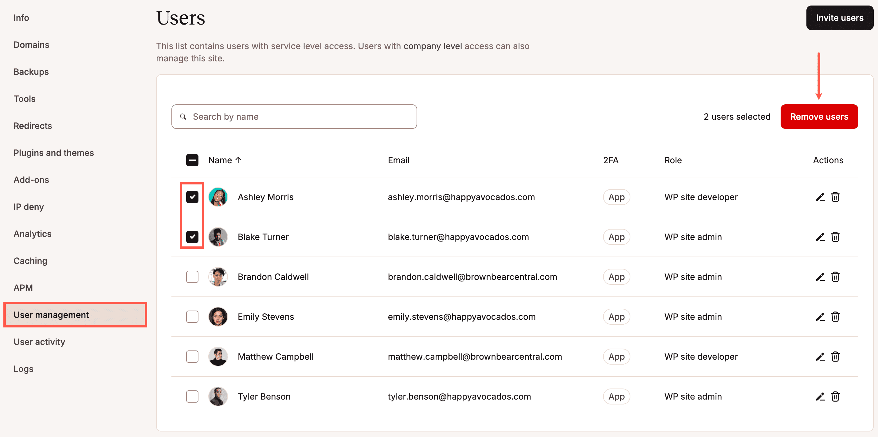 Remova vários usuários de um serviço.