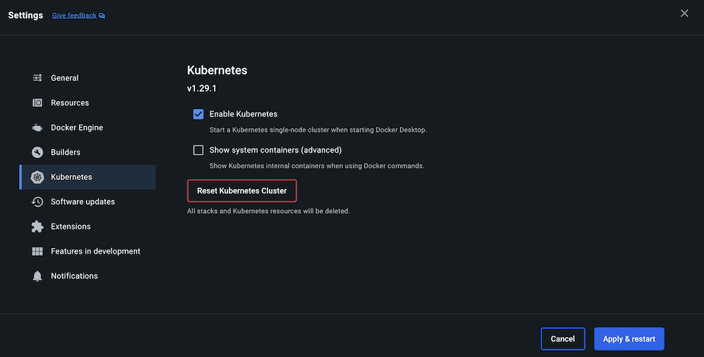La página de configuración de Kubernetes en una aplicación de panel de control de Docker, que muestra opciones para permitir que Kubernetes inicie un clúster de un solo nodo al iniciar Docker Desktop, mostrar los contenedores del sistema y reiniciar el clúster de Kubernetes, lo que borrará todos los stacks y recursos.