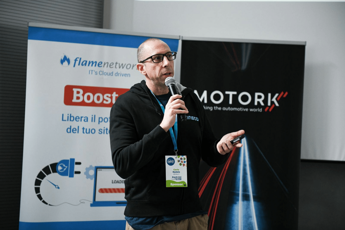 Carlo Daniel, responsable du développement commercial de Kinsta, lors de son intervention au WordCamp Italie