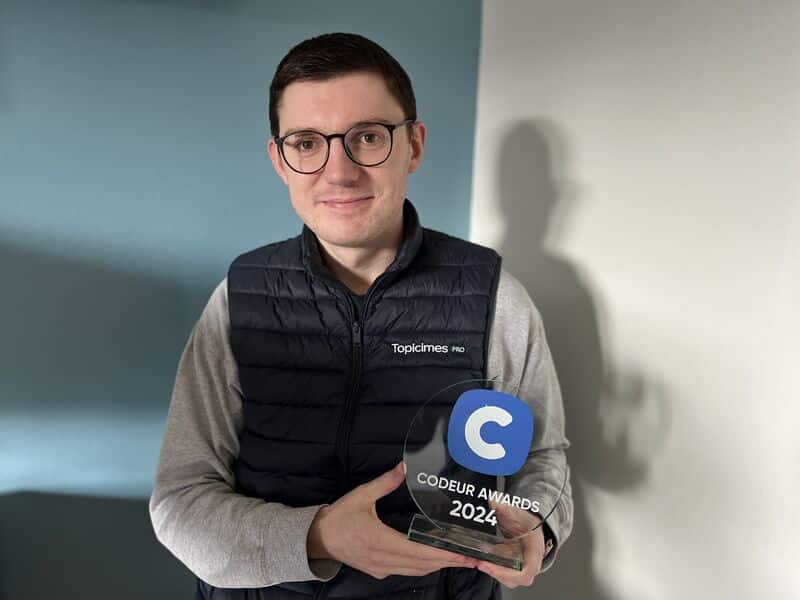 Louis Jodon de Villeroché winning an award with Codeur